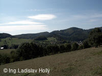 Pohled od hřbitova do okolí, Rusava